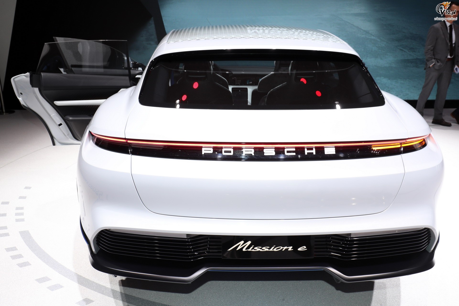 Porsche Mission E Cross Turismo