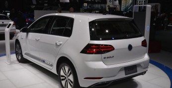 Volkswagen e-Golf na stoisku w Detroit