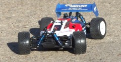 Terenowe modele RC18T2 i RC18B2 w skali 1:18