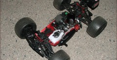 Mantis TXS - rewelacyjny truggy z napdem spalinowym od Robitronica
