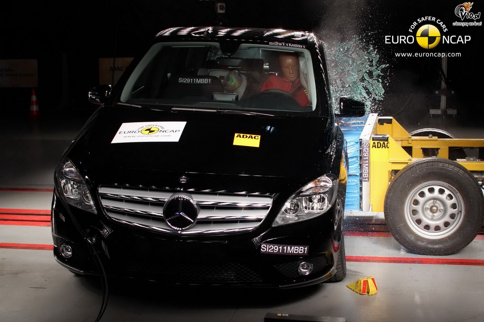 Mercedes crash test scandal video #7