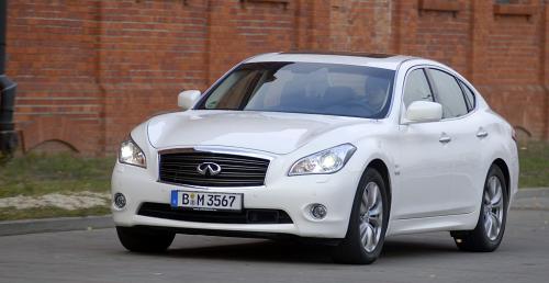 Infiniti M35h - test