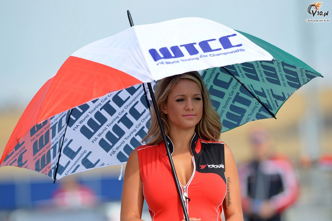 Valvoline Grid girls