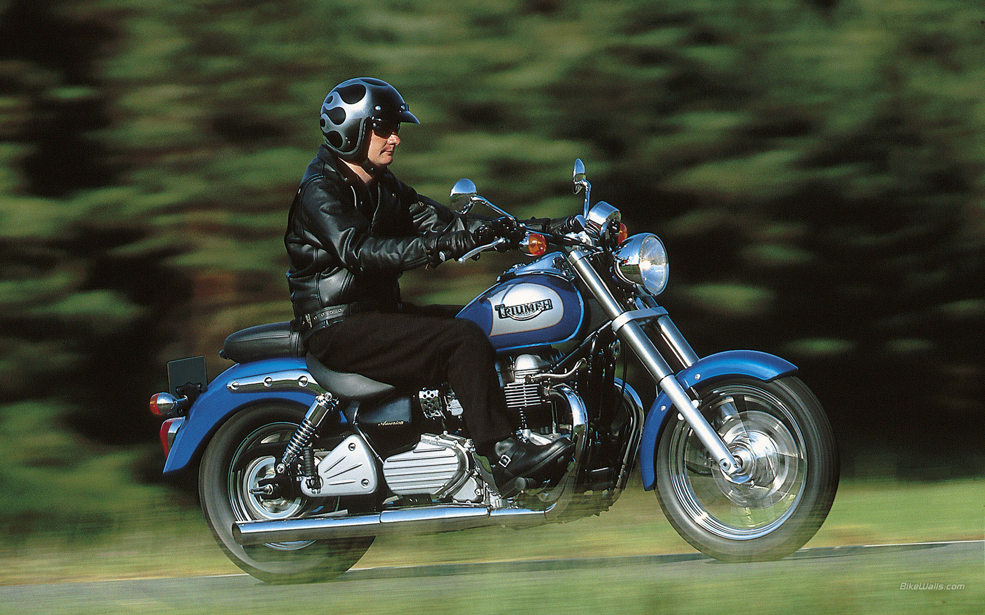 Triumph America 1200