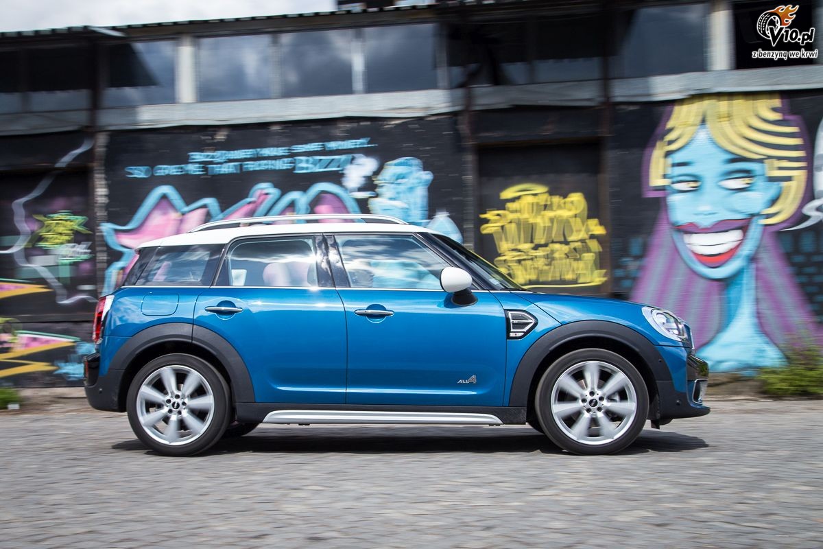 Audi Q2 2.0 TDI vs Mini Countryman Cooper D - porównanie
