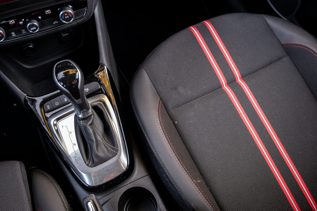 Opel Crossland 2023 - wnętrze