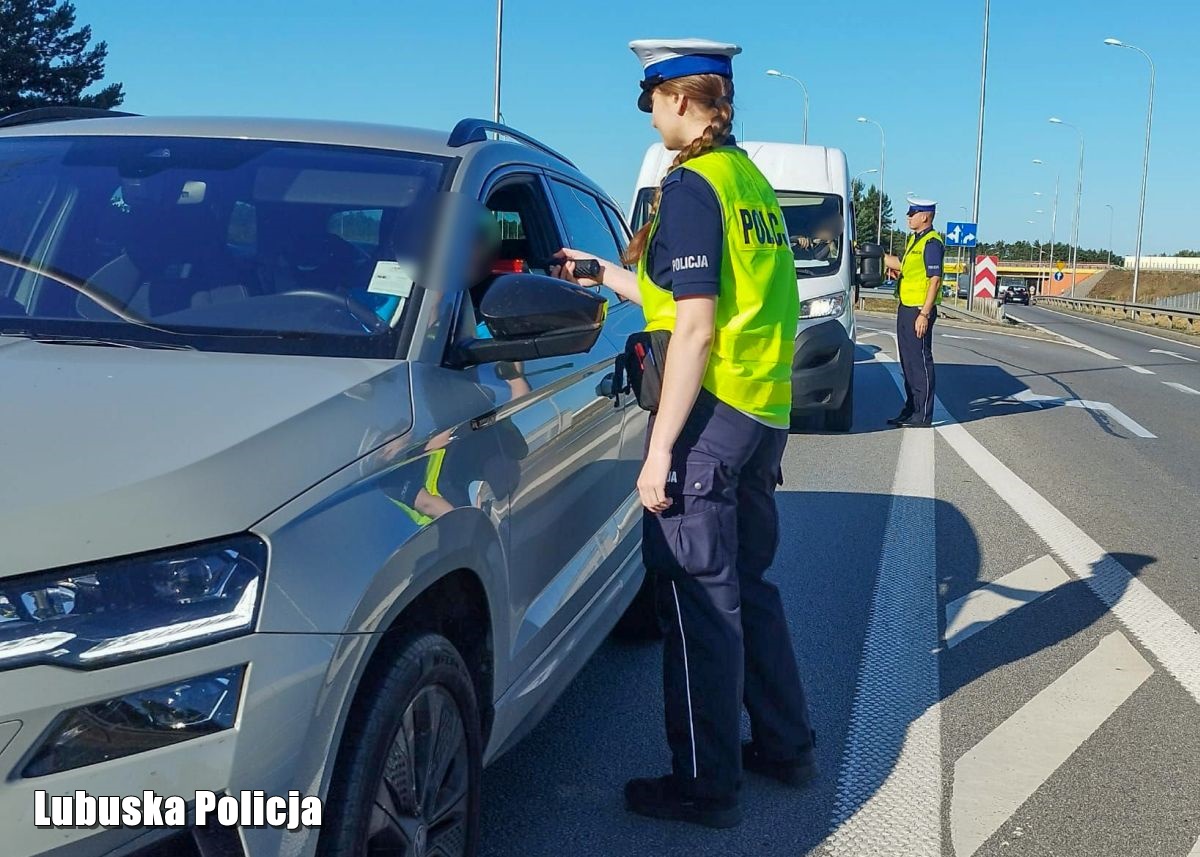 Nietrzeźwy kierowca naraża się na punkty karne (fot. Policja)