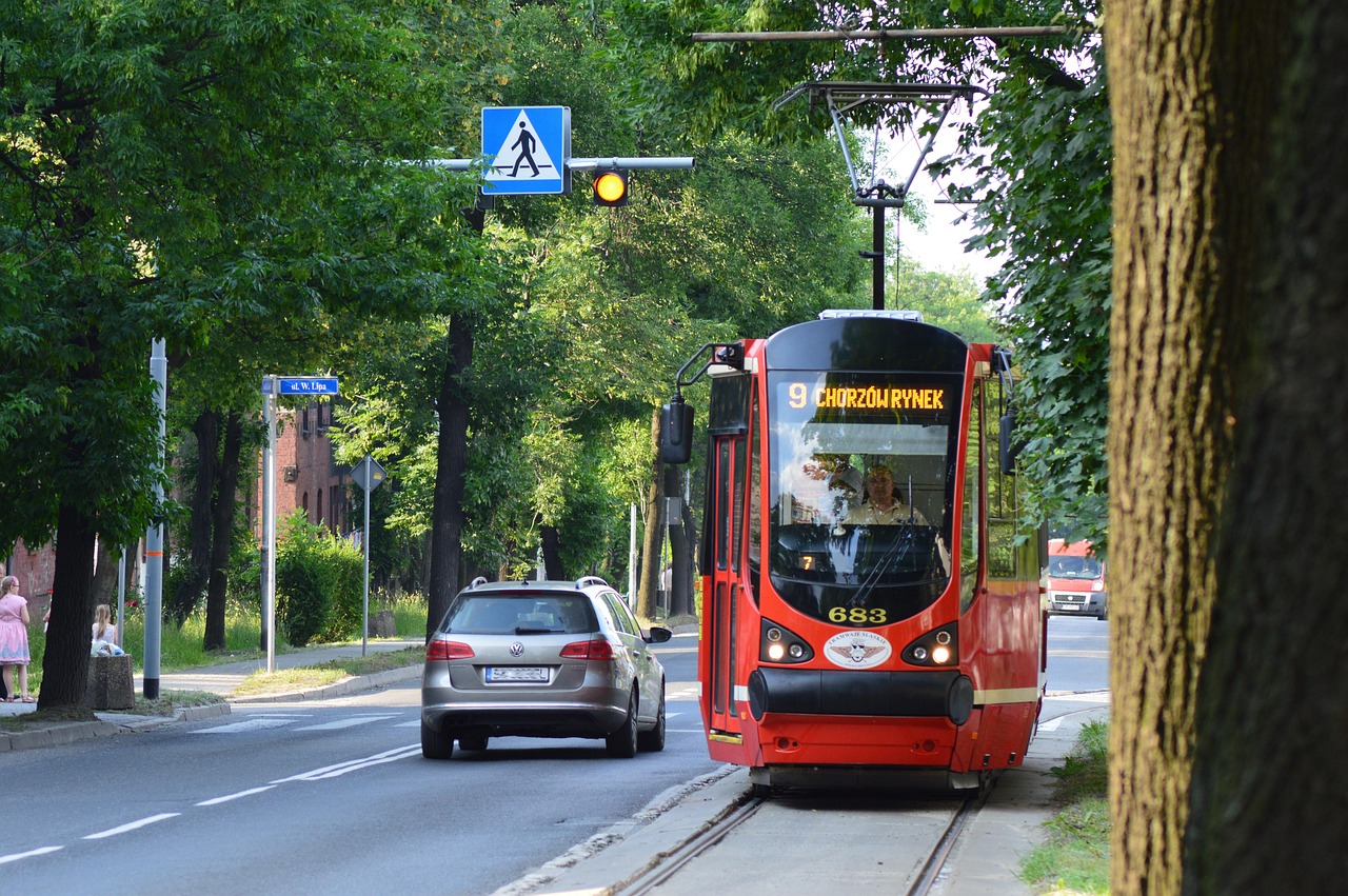 Strefa Czystego Transportu obejmuje Katowice. Czy Ślązacy przesiądą się na tramwaje? (fot. Francik Woło.... / Pixabay)