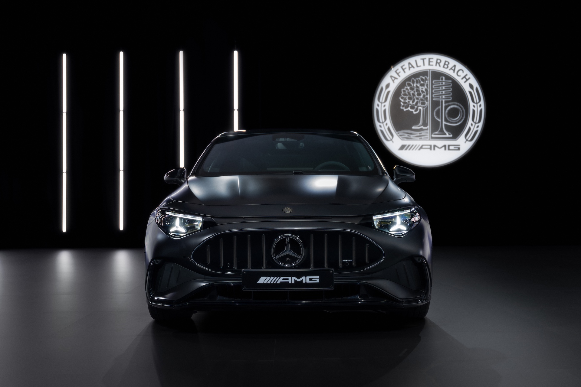 Elektryczny Mercedes-AMG CLA 45 prz&oacute;d