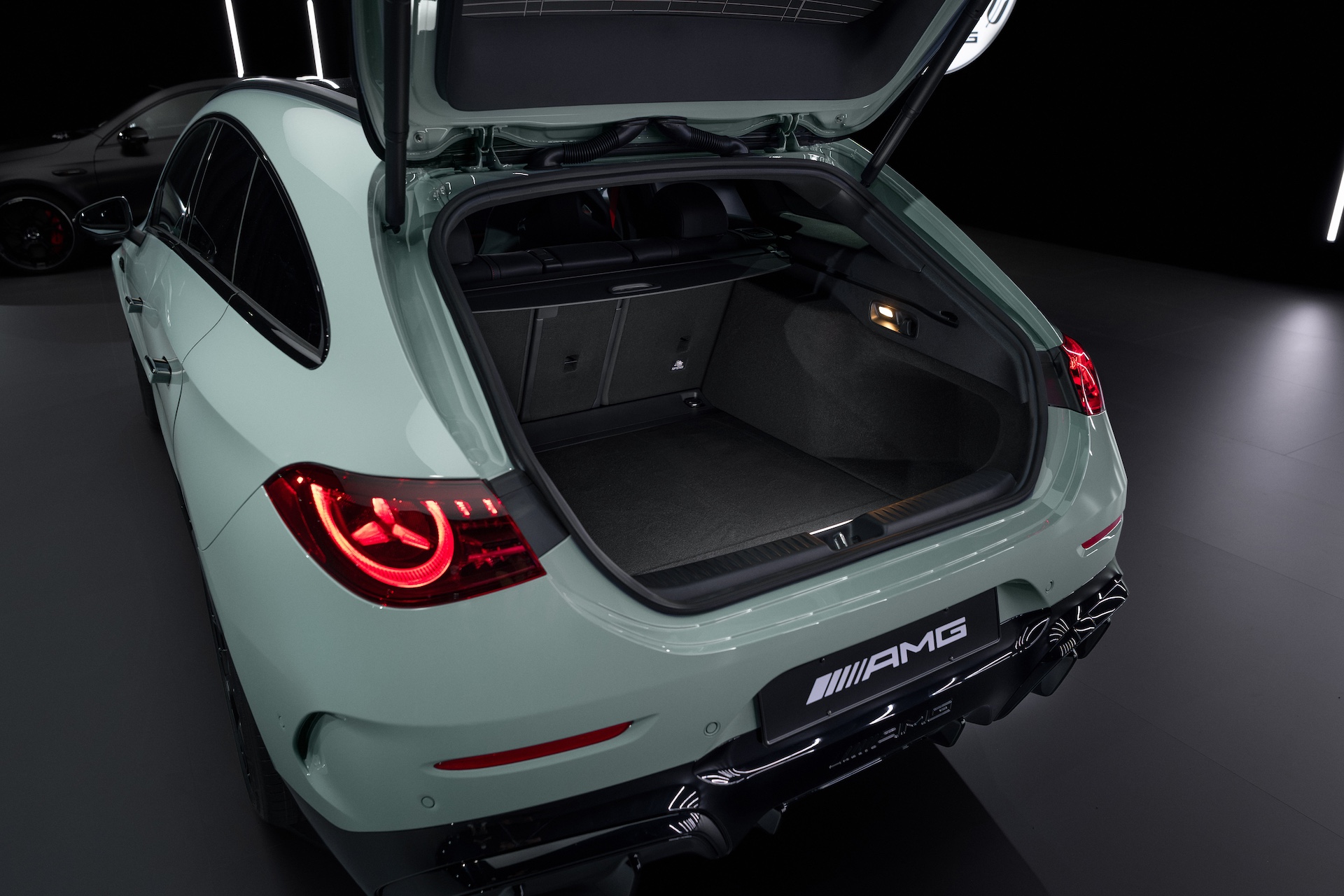 Elektryczny Mercedes-AMG CLA 45 4MATIC+ Shooting Brake bagażnik