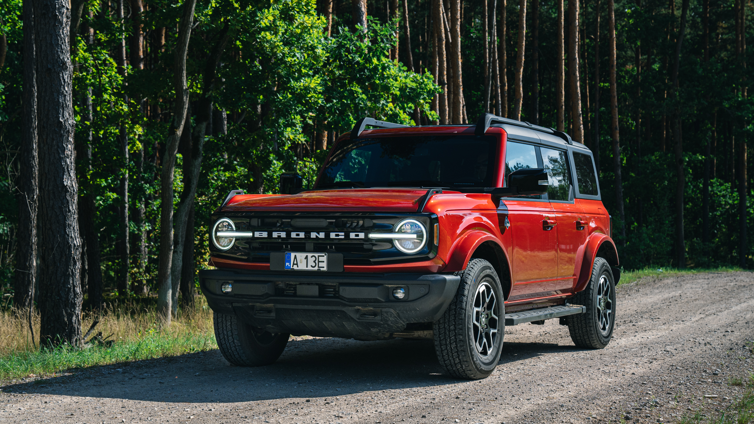 Ford Bronco na krótkich tablicach rejestracyjnych (fot. Ford)