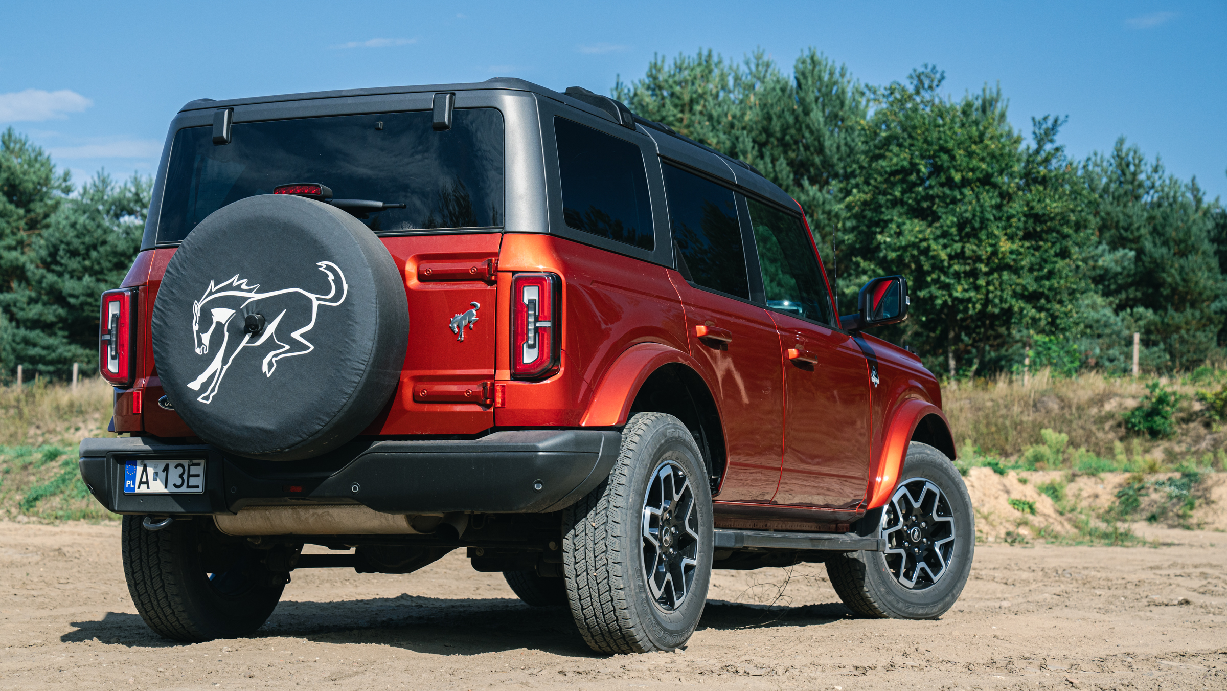 Ford Bronco na krótkich tablicach rejestracyjnych (fot. Ford)