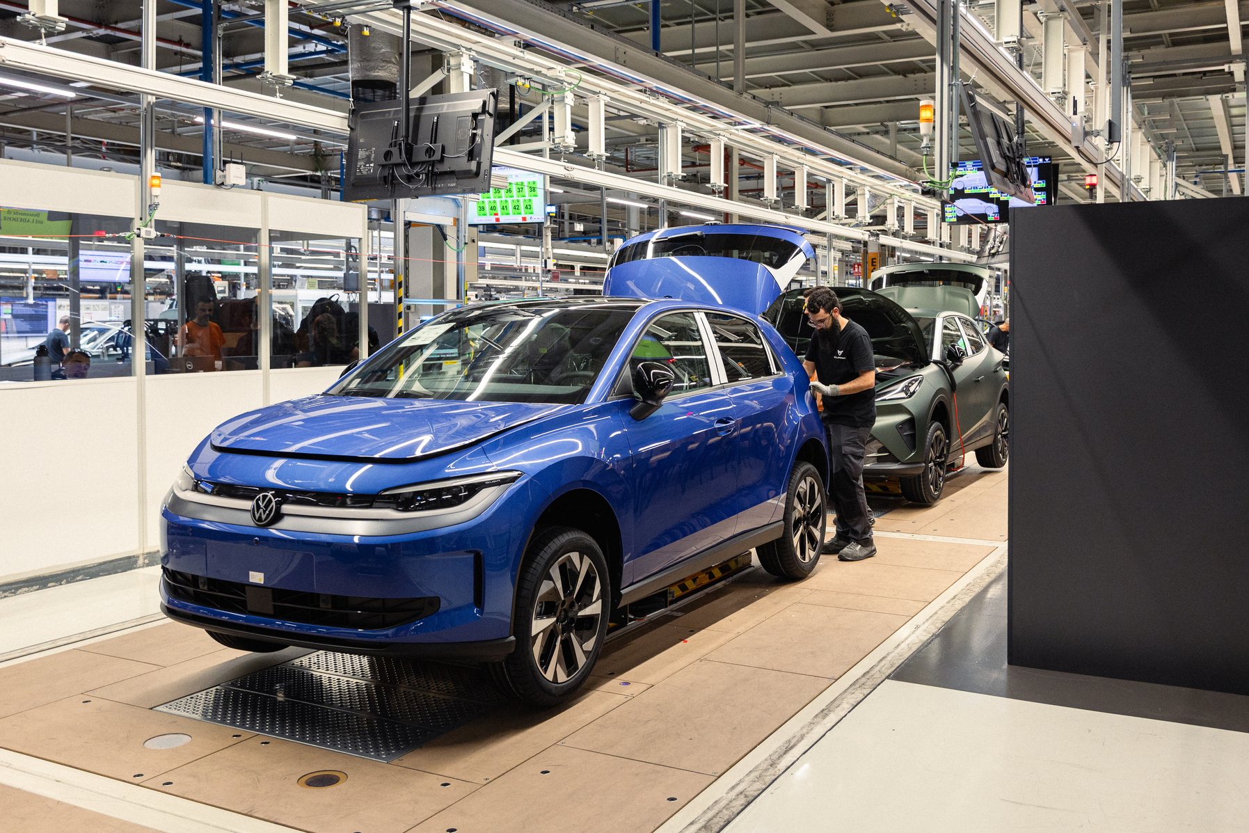 Volkswagen ID. Polo na linii produkcyjnej w hiszpańskim Martorell (fot. Volkswagen AG)