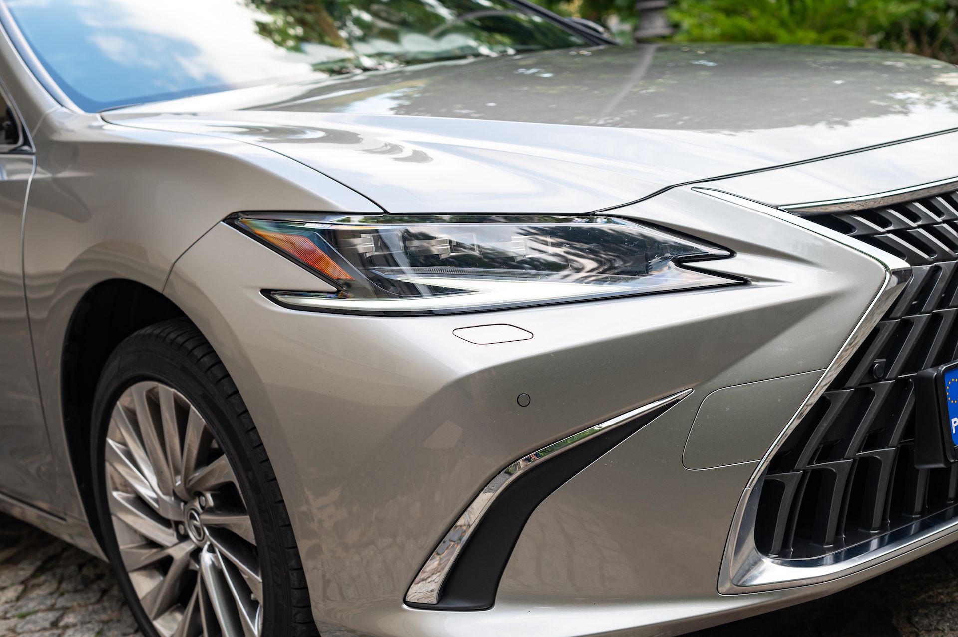 Lexus ES 350h przednie światło