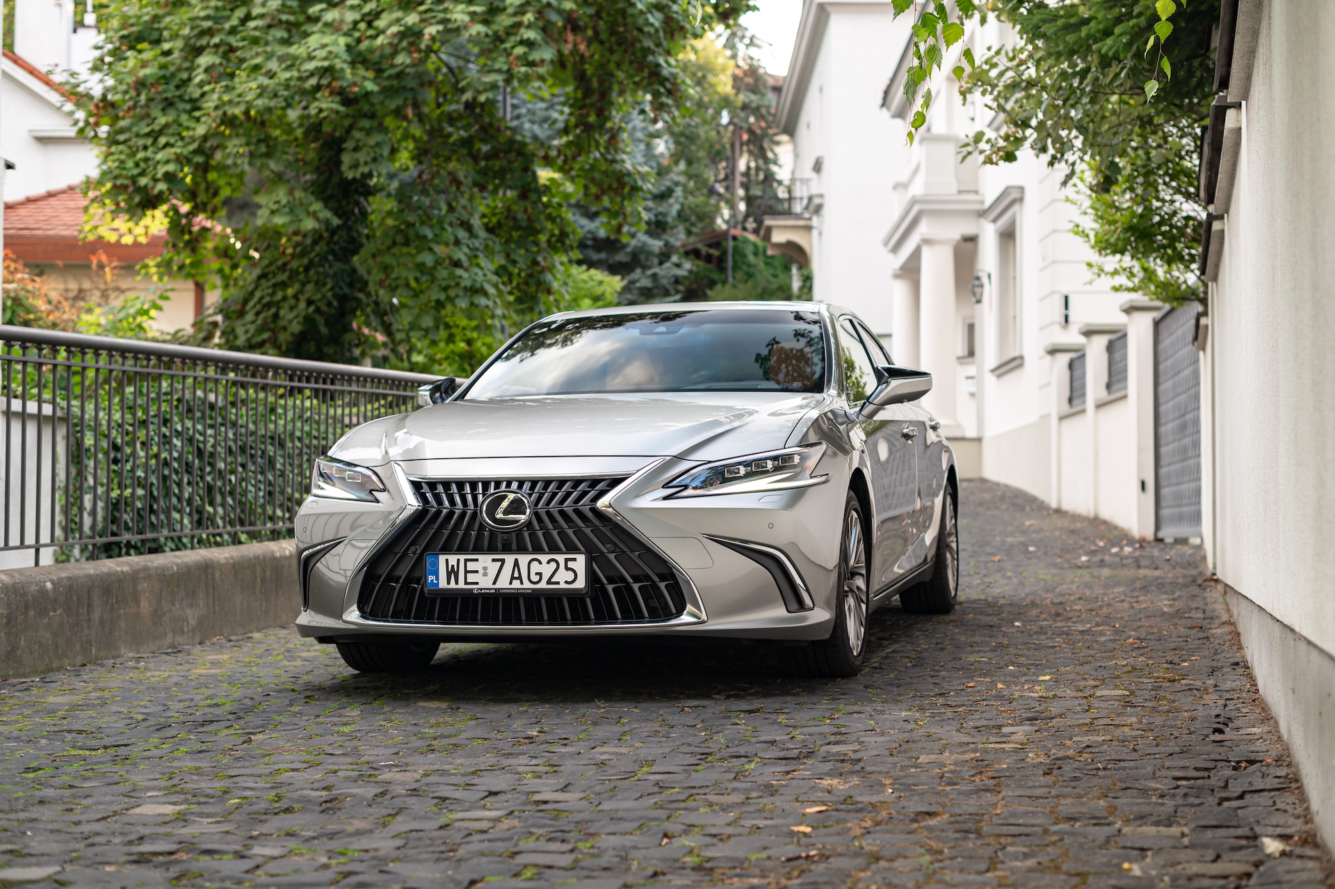 Lexus ES 350h prz&oacute;d