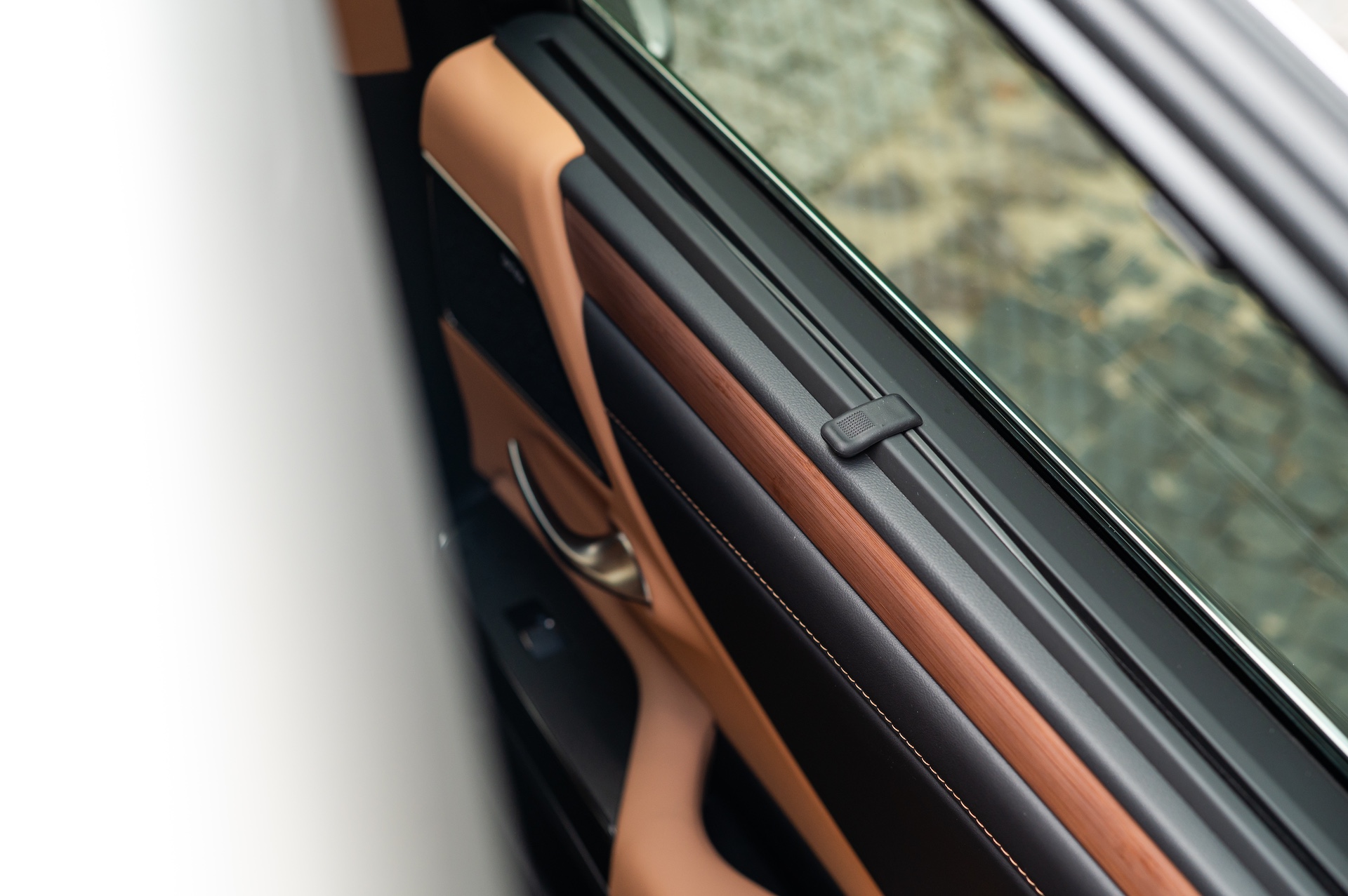 Lexus ES 350h wnętrze