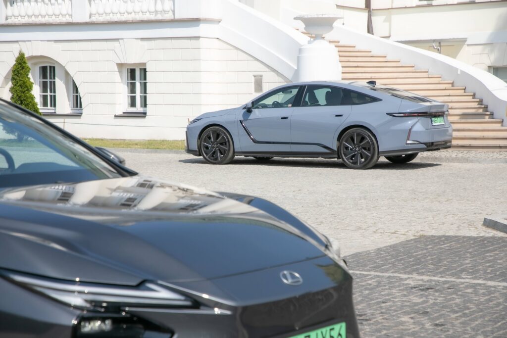 Lexus ES 500e tył