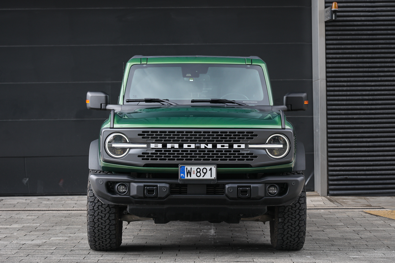 Ford Bronco na krótkich tablicach rejestracyjnych (fot. Ford)