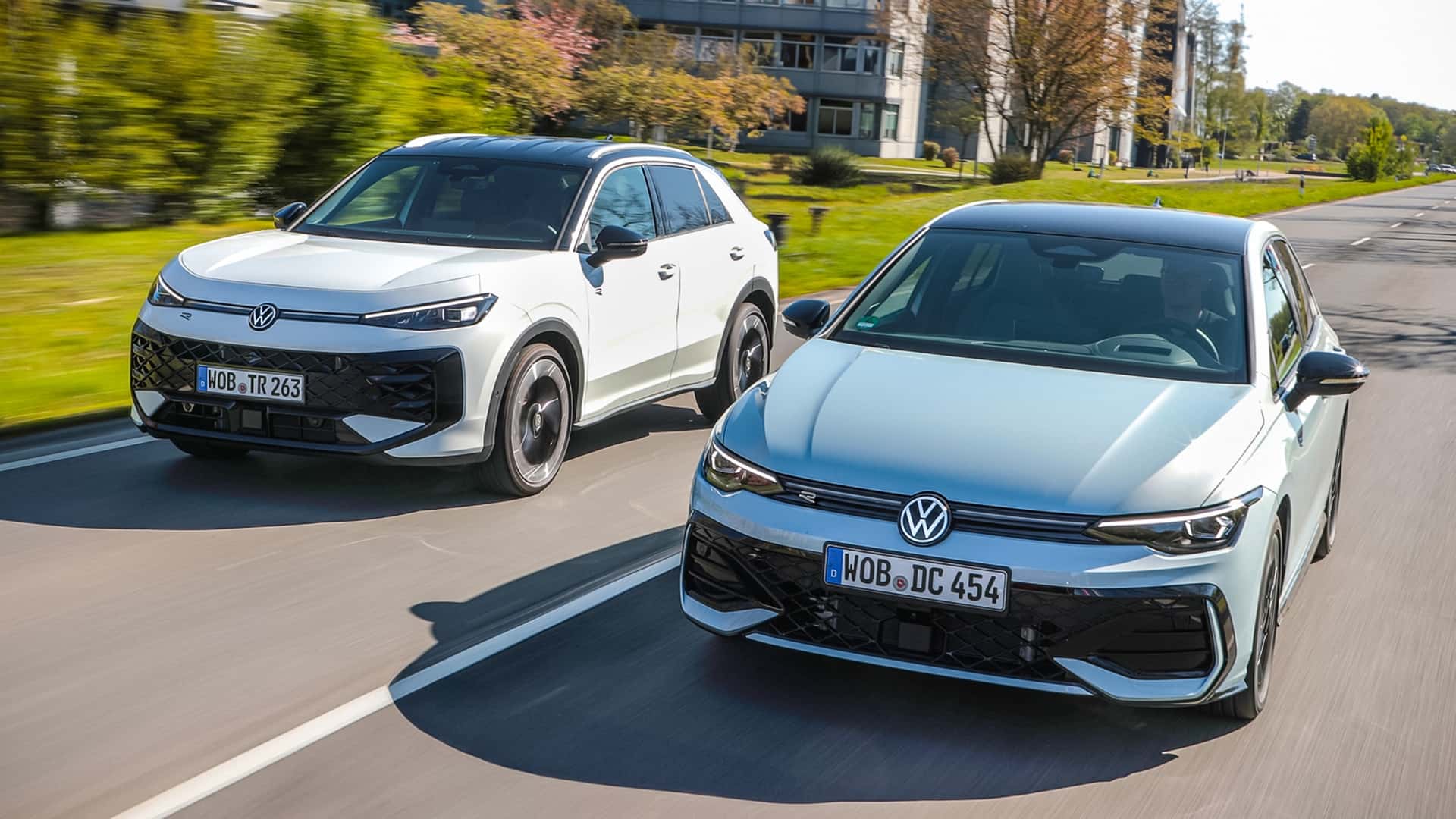 Volkswagen Golf i Volkswagen T-ROC z nową hybrydą (fot. Volkswagen)