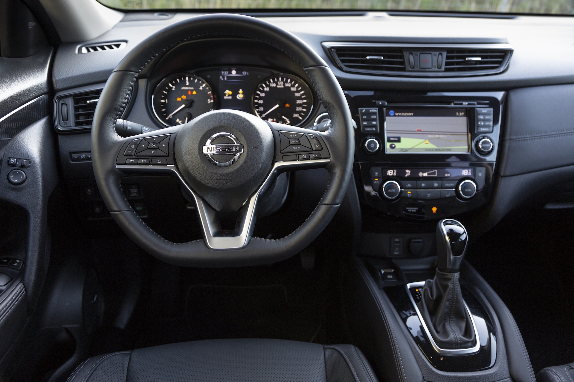 Nissan X-Trail 3. generacji T32 (2019) deska rozdzielcza