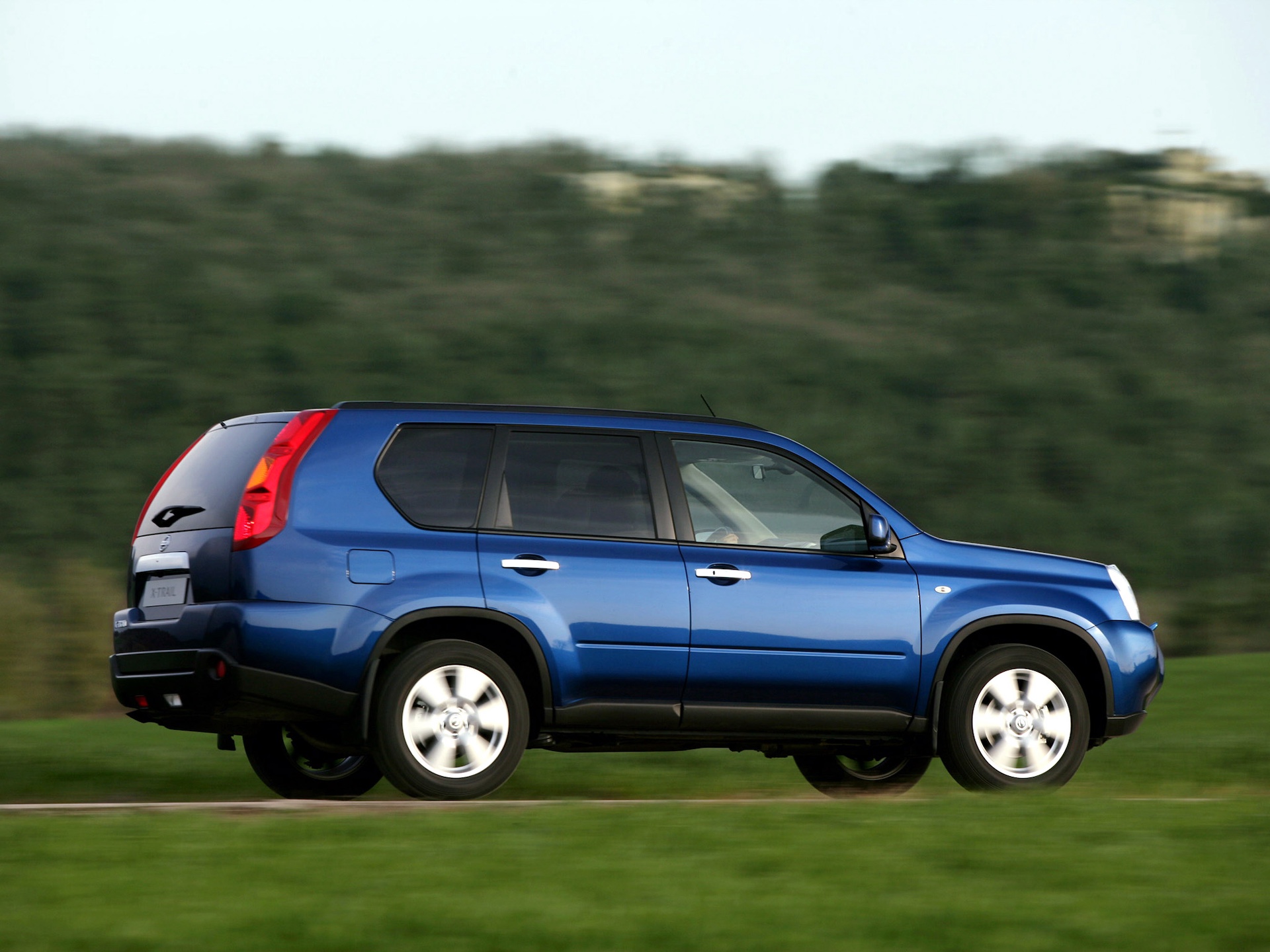 Nissan X-Trail 2. generacji T31 (2007) tył