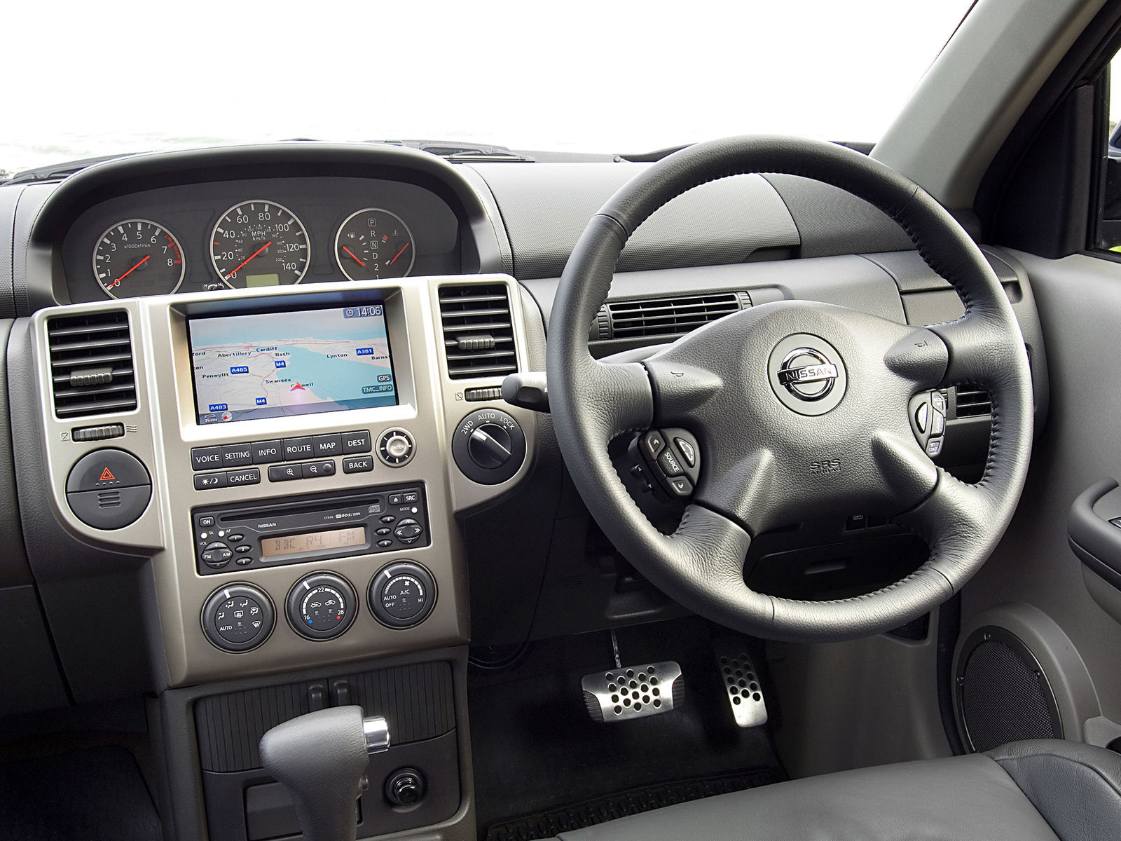 Nissan X-Trail 1. generacji T30 (2001) deska rozdzielcza