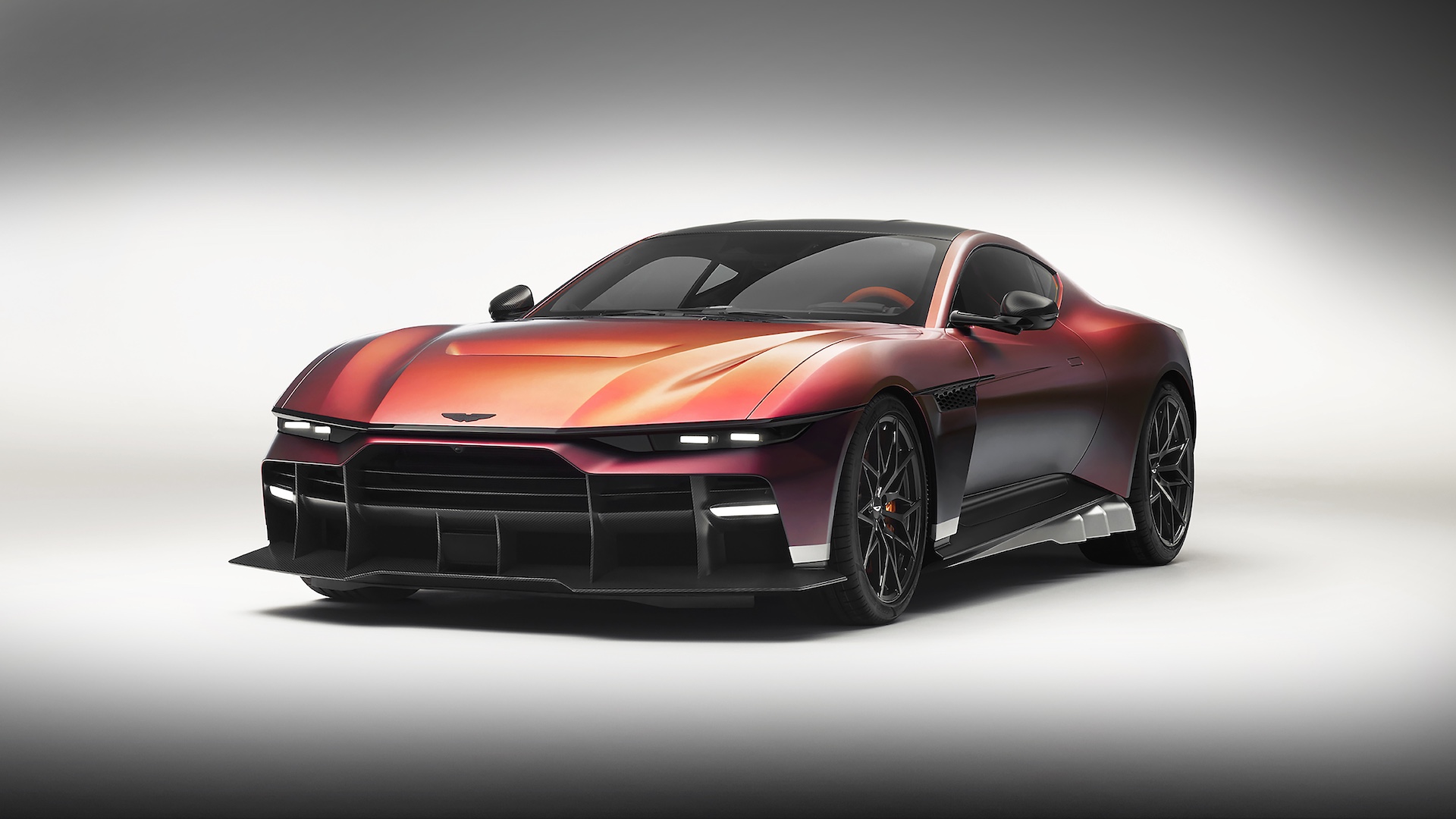 Aston Martin Valen 3/4 przód