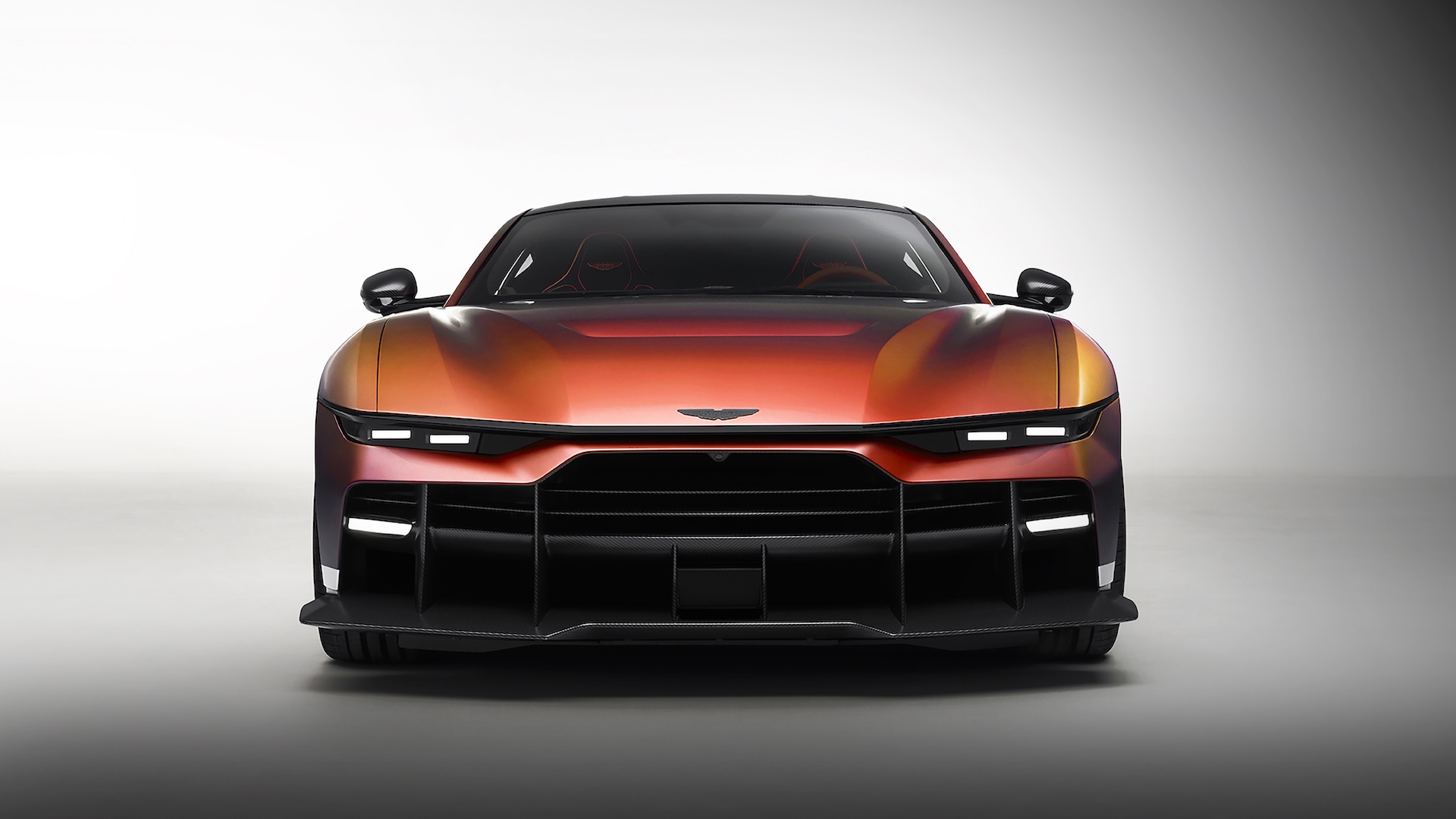 Aston Martin Valen przód