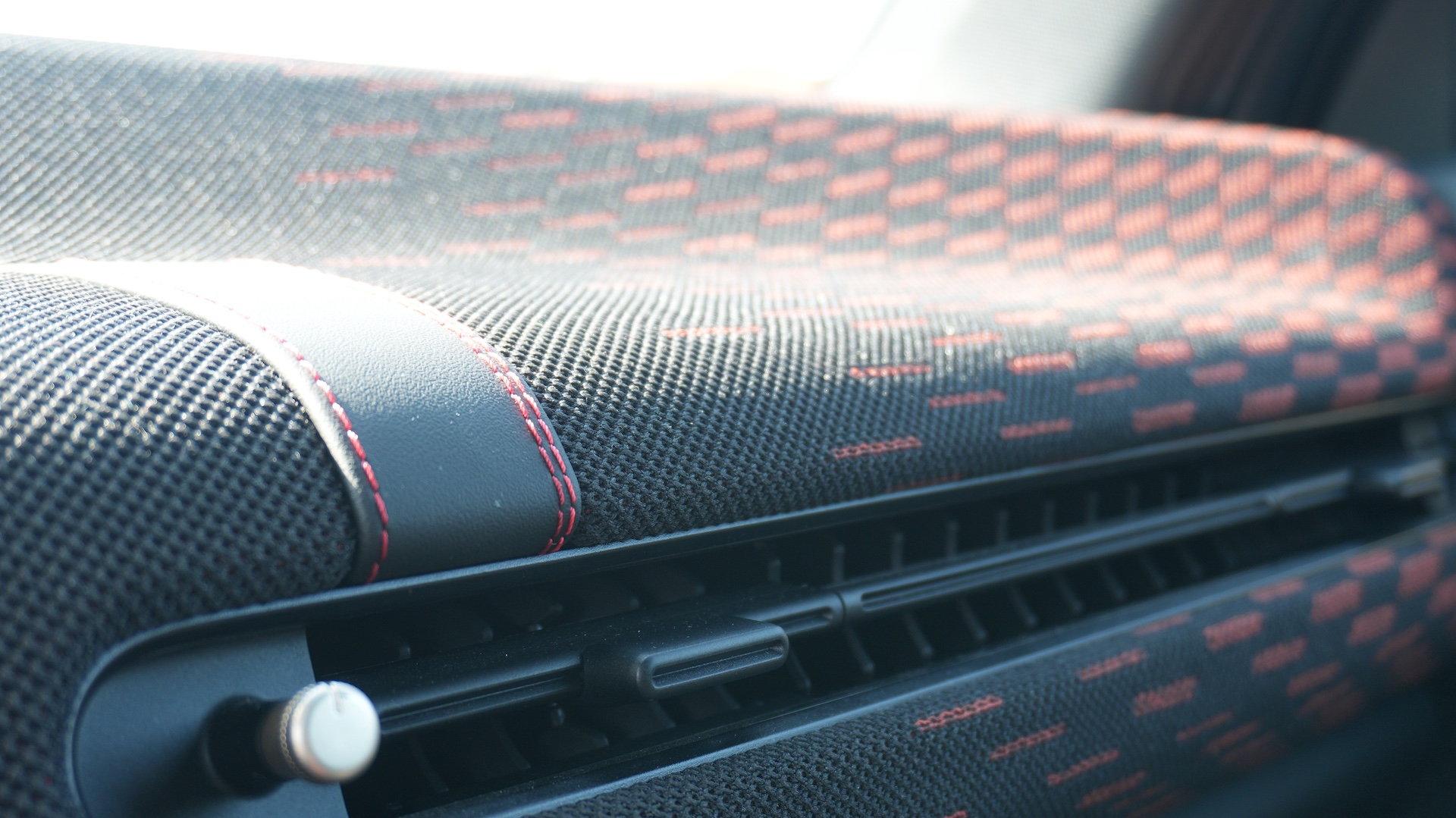Mini John Cooper Works Electric materiały we wnętrzu