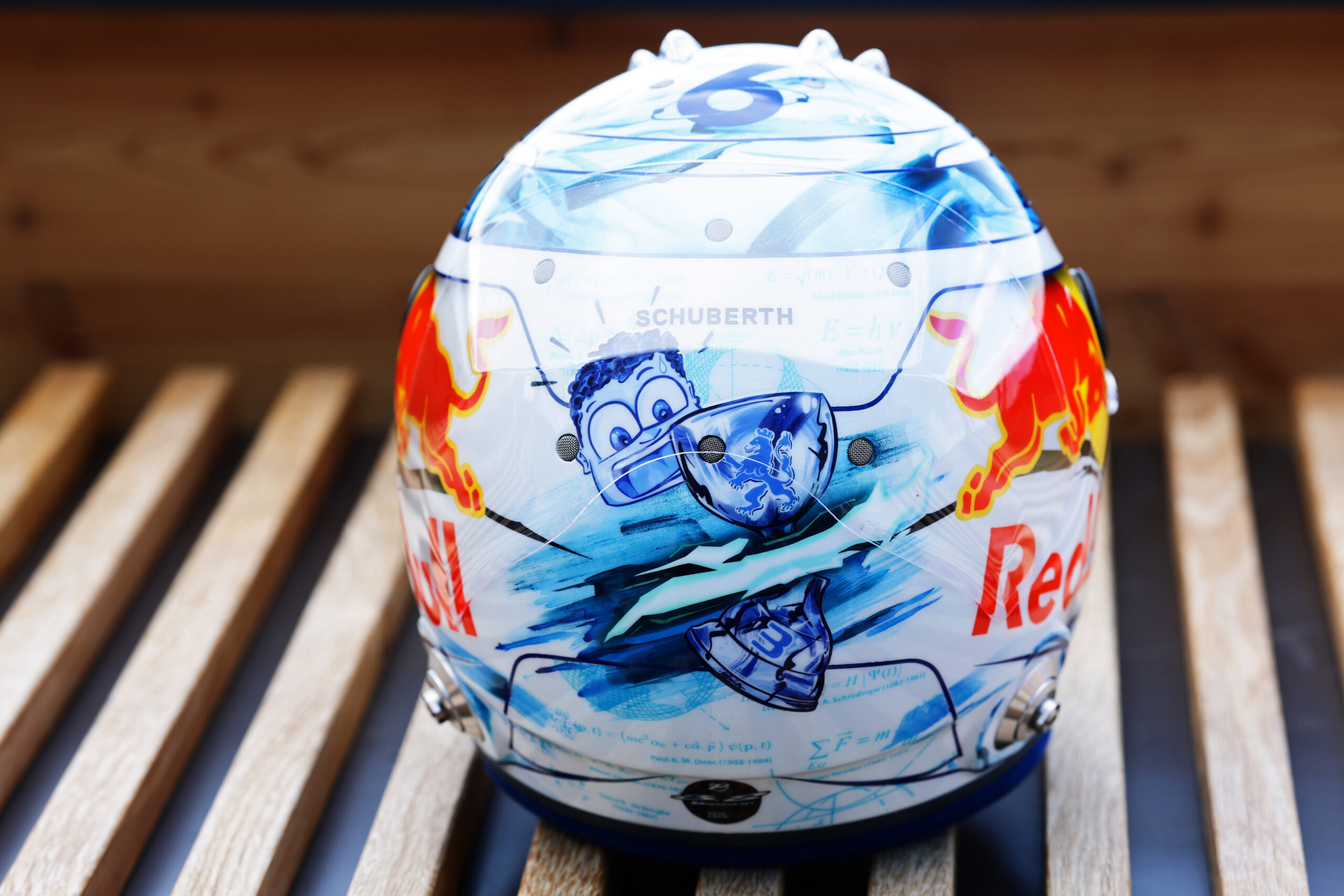 Kask, z kt&oacute;rym Isack Hadjar miał wystąpić na torze Zandvoort (fot. Red Bull Content Pool)