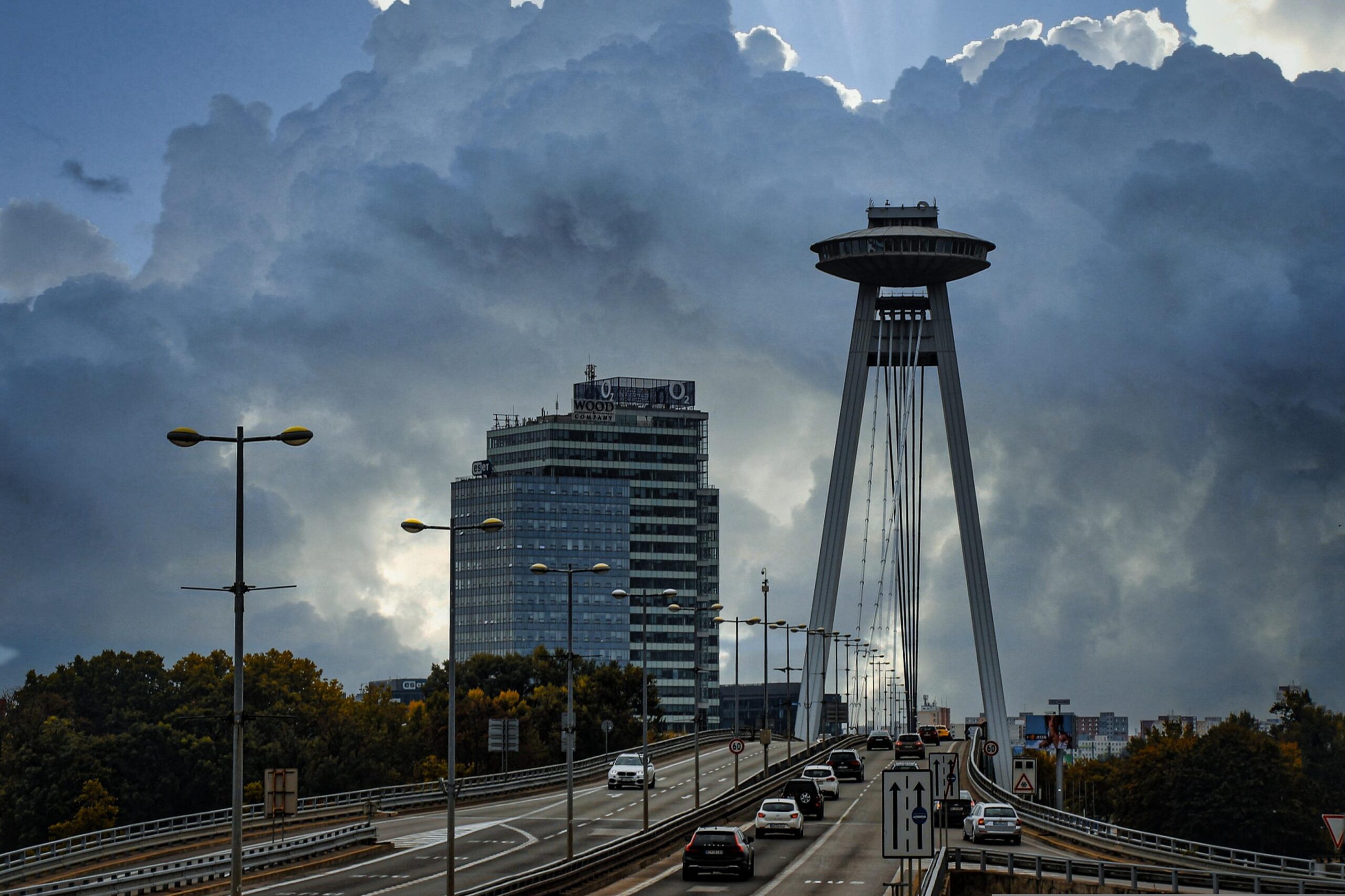 Autostrada w Bratysławie (fot. Alexander Gresbek / Pixabay)