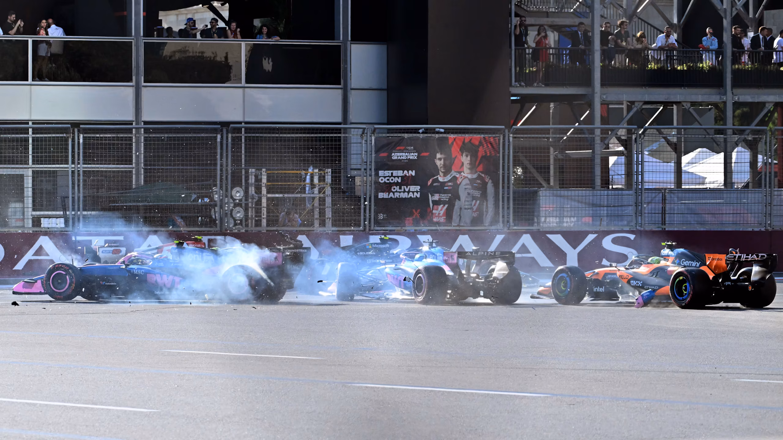 Chaos na torze w Baku (fot. Formuła 1 / Getty Images)
