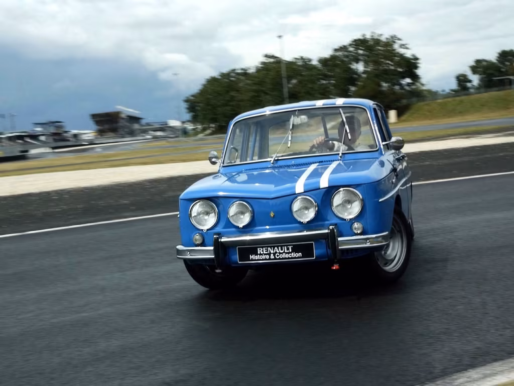 Dawne Renault 8 Gordini (fot. WheelsAge)