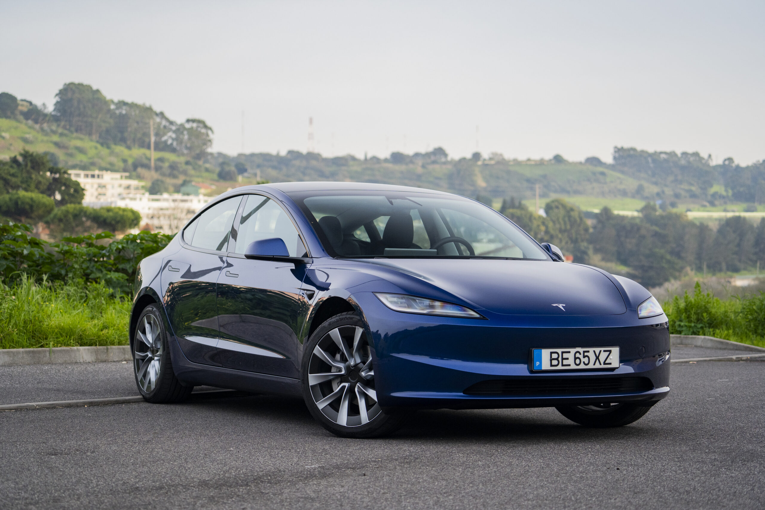 Tesla Model 3 przód