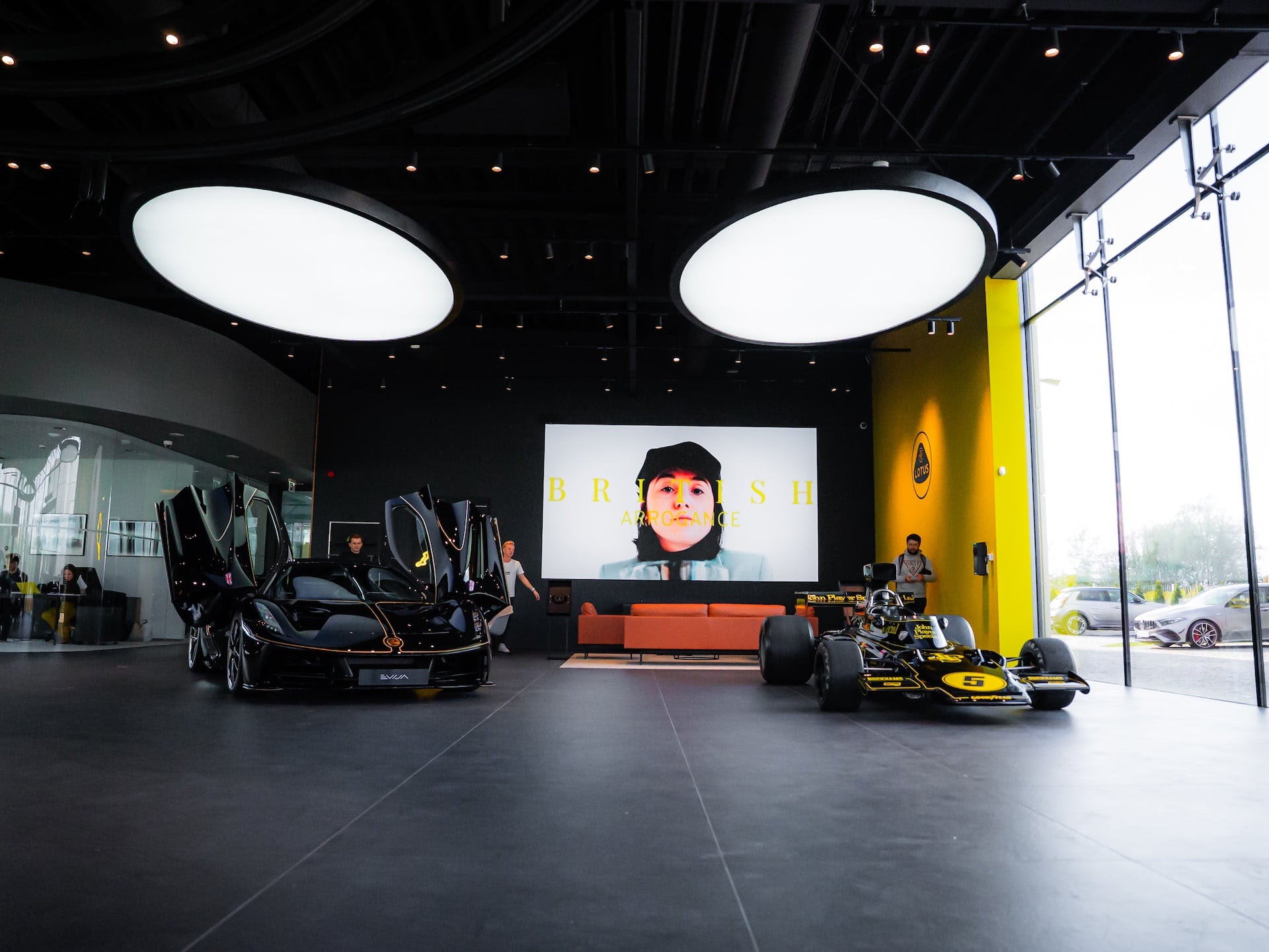 Otwarcie salonu Lotusa w Warszawie (fot. Lotus Cars Poland)