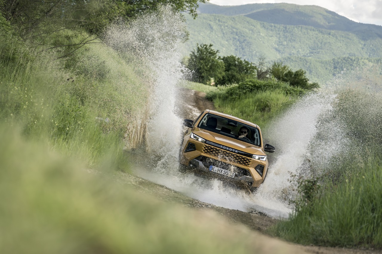 Toyota Hilux MHEV (2026) (fot. Toyota)