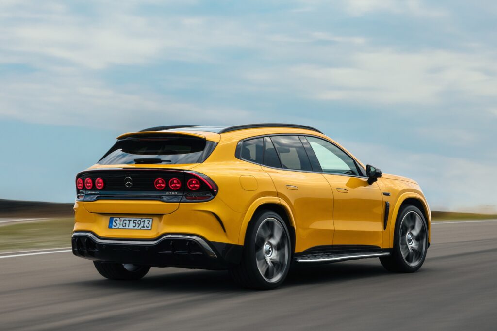 Mercedes-AMG GT 63 SUV 3/4 tył jazda