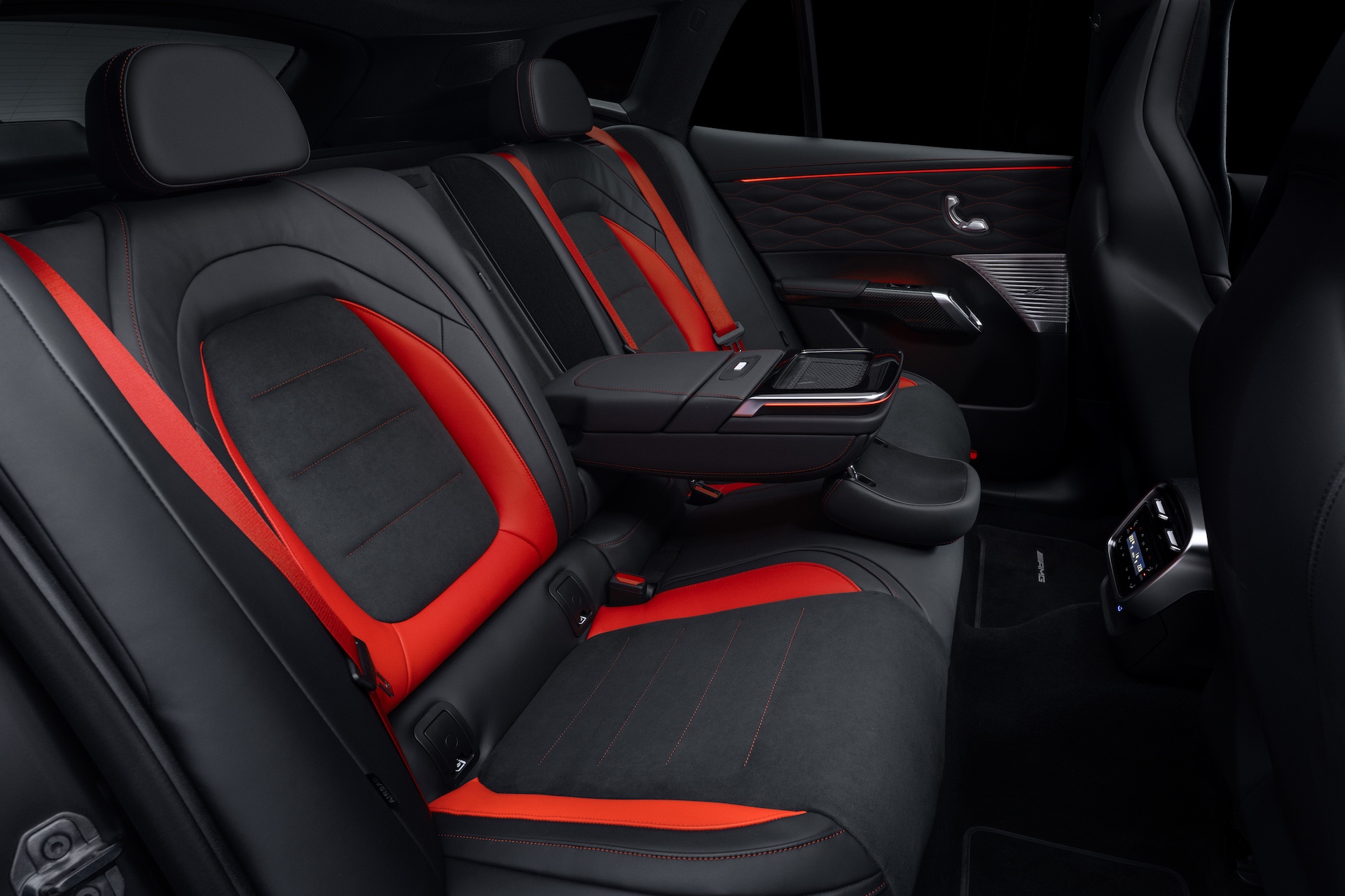 Mercedes-AMG GT SUV miejsce z tyłu kanapa drugi rząd