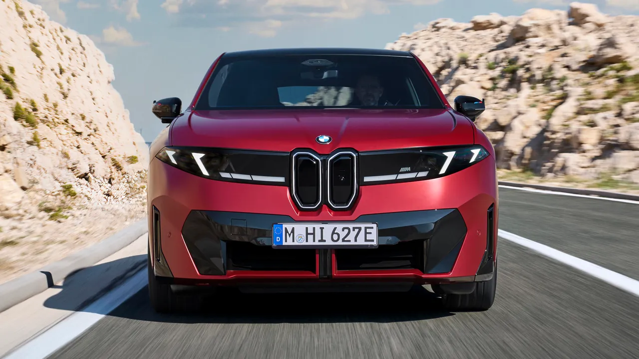 BMW iX4 (fot. BMW)