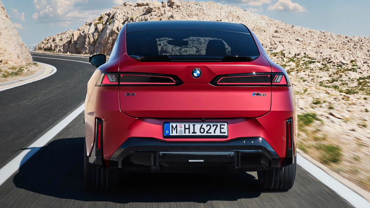 BMW iX4 (fot. BMW)