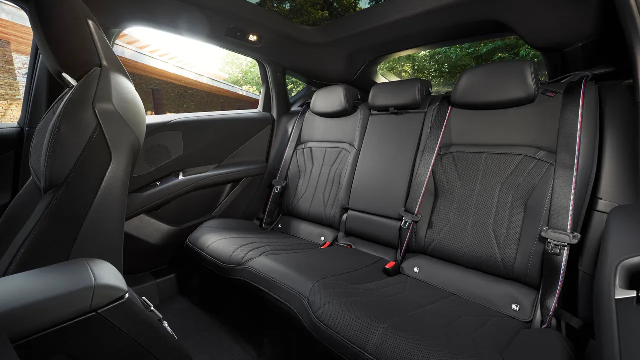 BMW iX4 (fot. BMW)