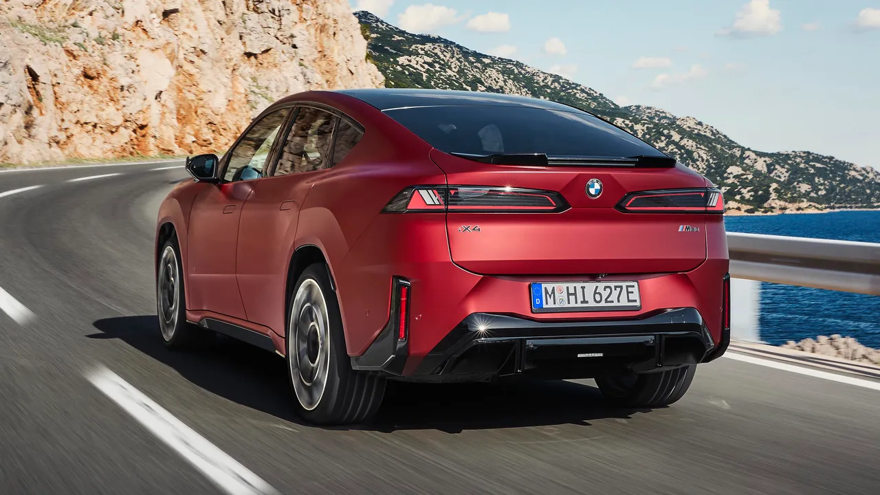 BMW iX4 (fot. BMW)