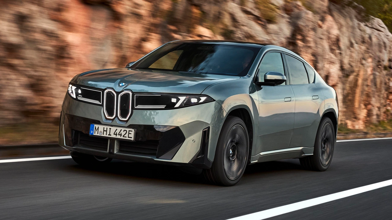 BMW iX4 (fot. BMW)