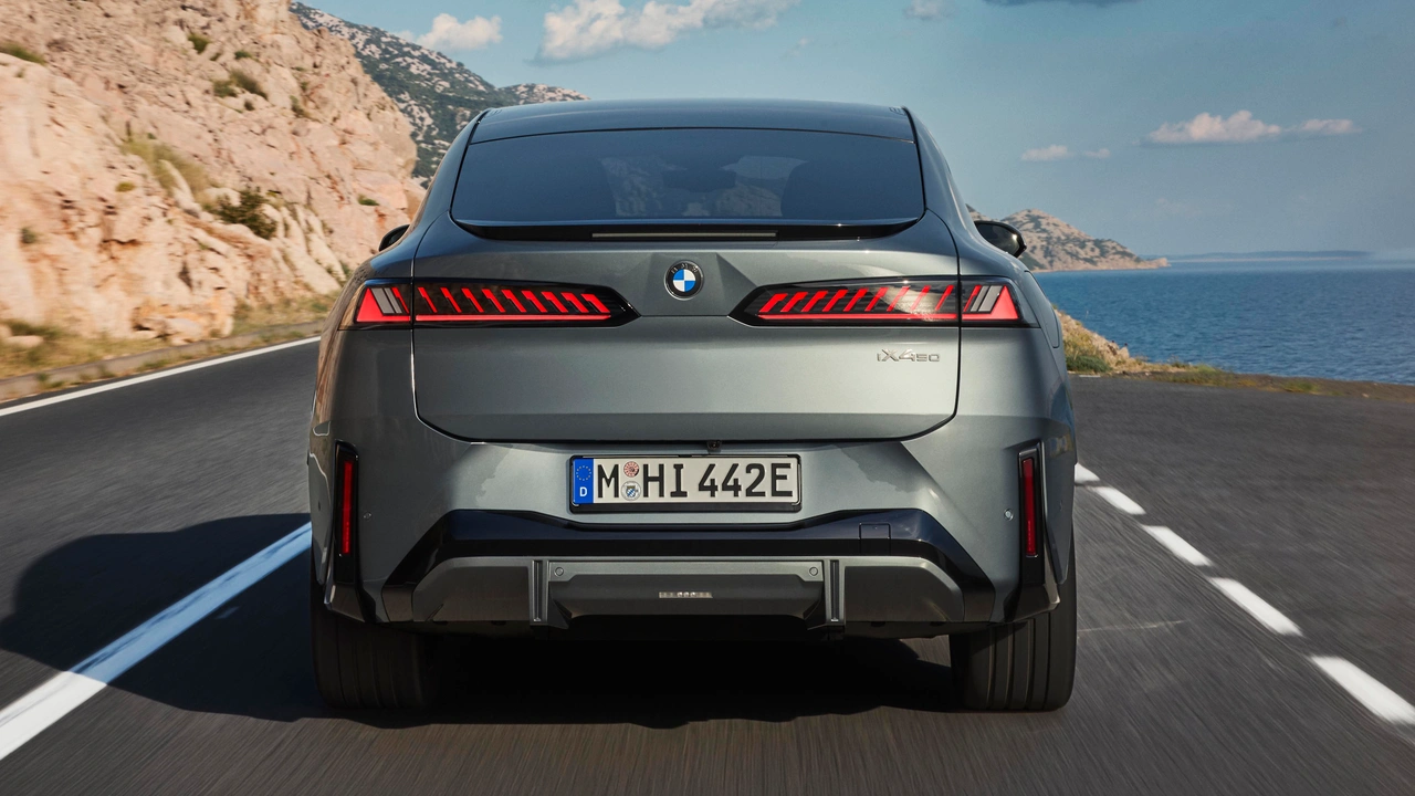 BMW iX4 (fot. BMW)