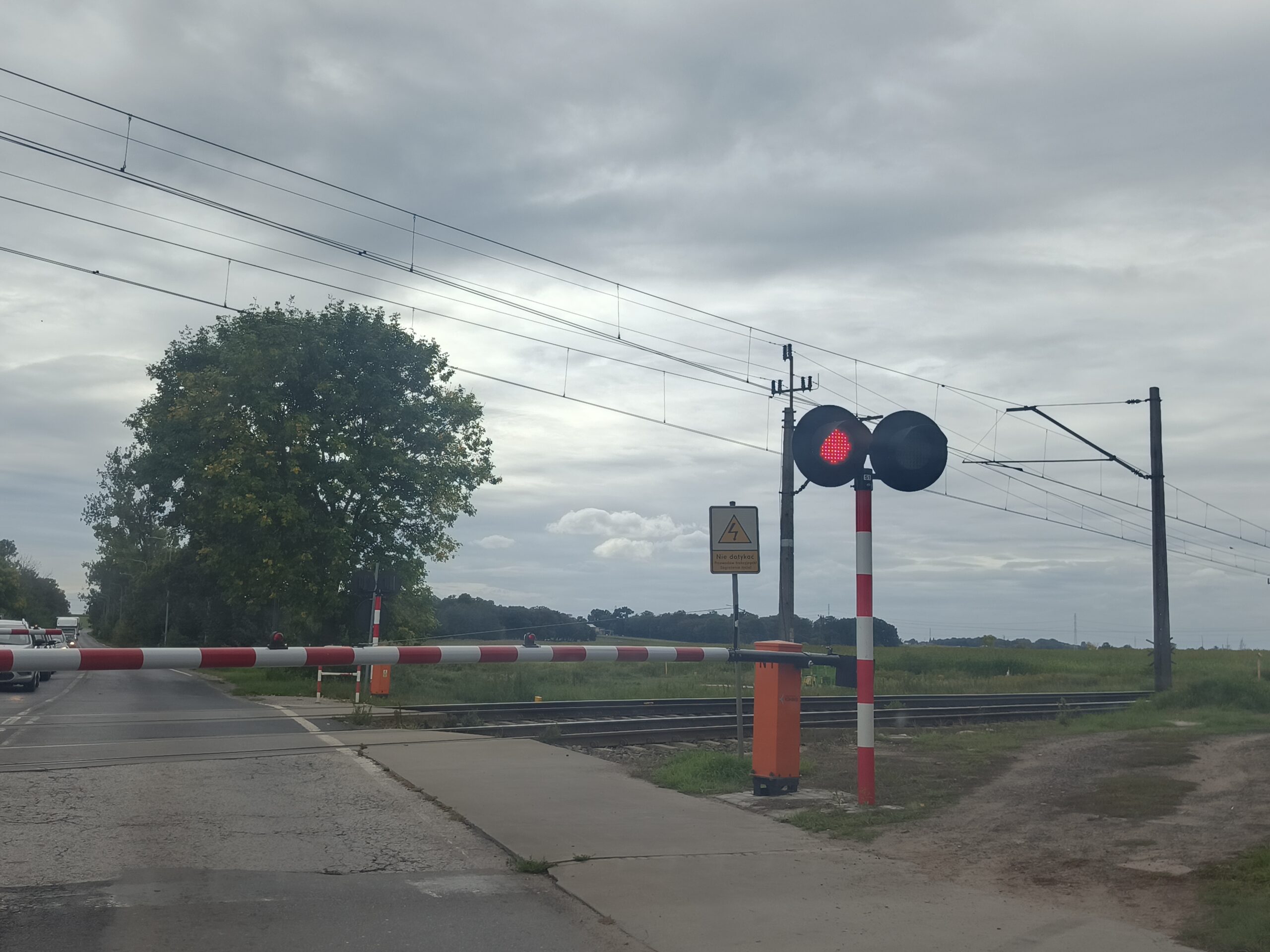 Kamery obejmujące przejazd kolejowy wejdą w system RedLight CANARD (fot. Przemysław Garczyński / V10.pl)