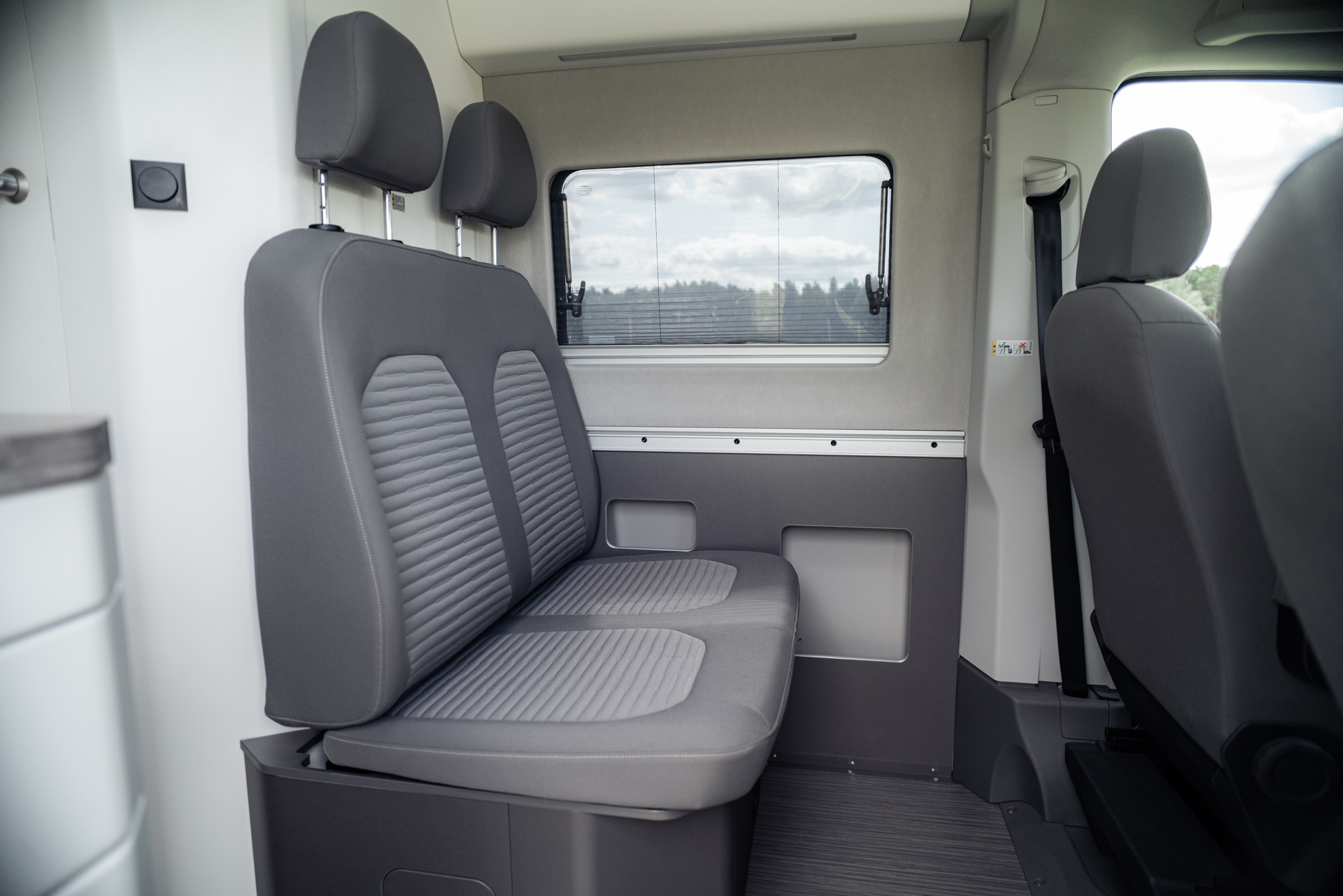 Volkswagen Grand California 680 tylna kanapa wersji dwuosobowej