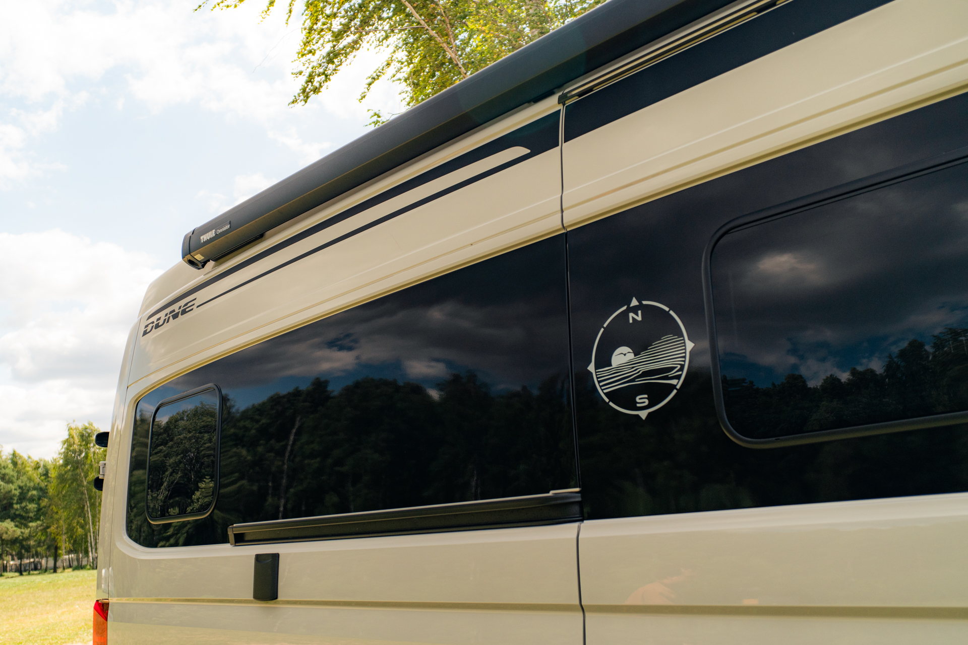 Volkswagen Grand California 680 Dune dekor markiza