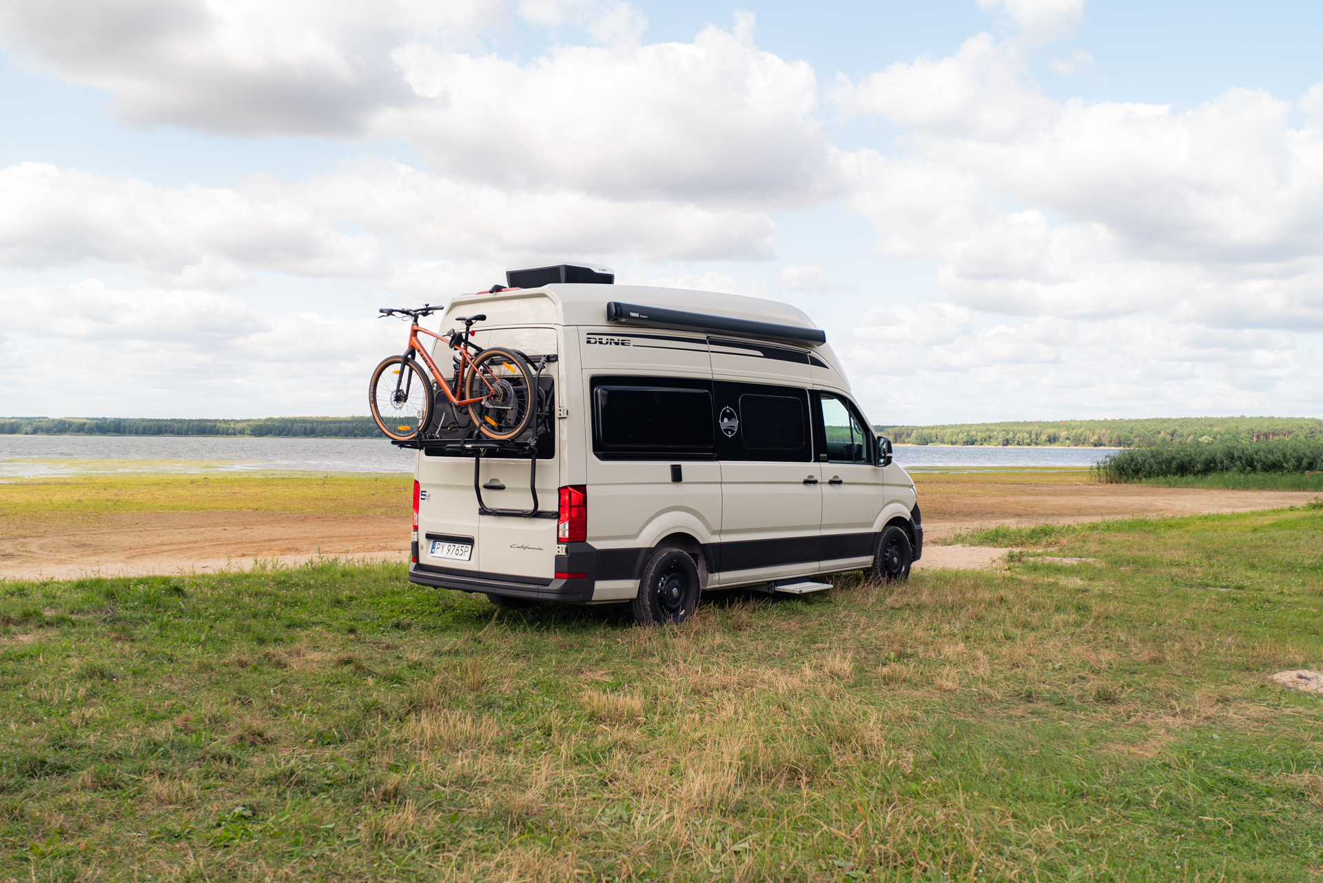 Volkswagen Grand California 600 Dune widok tył 3/4