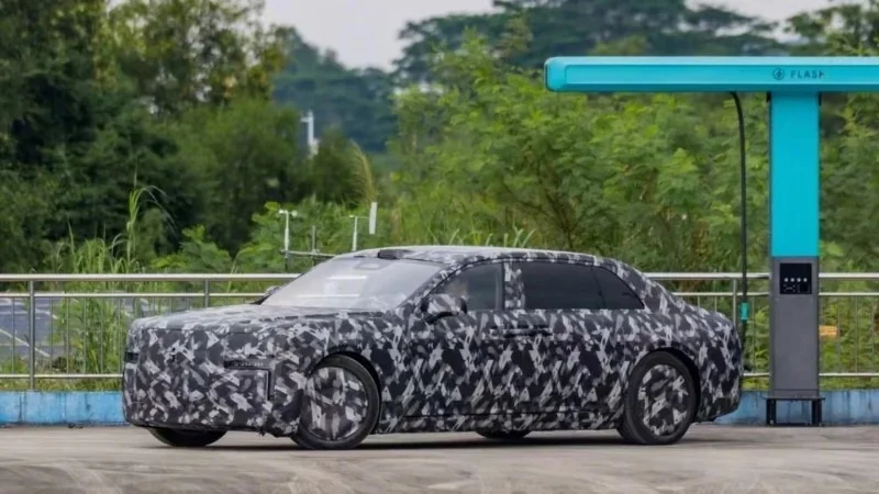 BYD Yangwang Dingyao / Altior w prototypowej wersji w kamuflażu